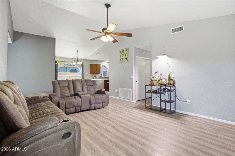 11-4013 E Alder Ave_RedHogMedia