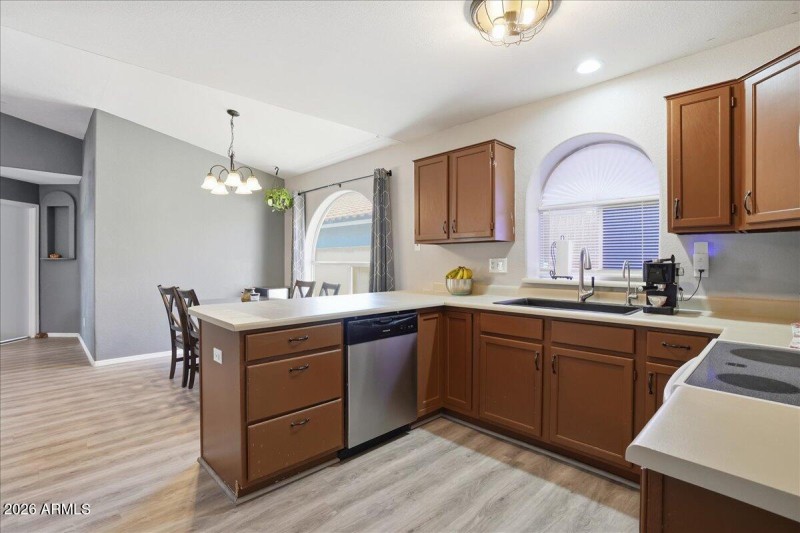 18-4013 E Alder Ave_RedHogMedia