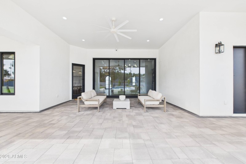 CAM06090G6-PR0010-STILL008