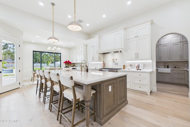 CAM06090G6-PR0010-STILL012