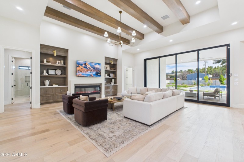 CAM06090G6-PR0010-STILL013