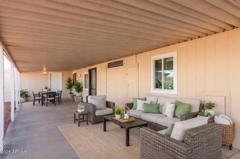 Sun Lakes VS back patio