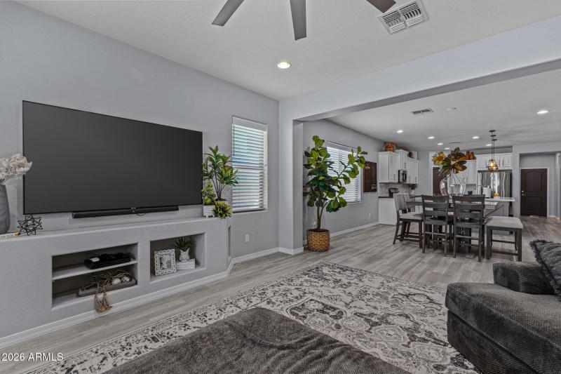 18-web-or-mls-9238 W Buckhorn Trail Revi