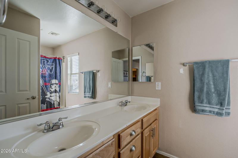 33-web-or-mls-Phelps-33