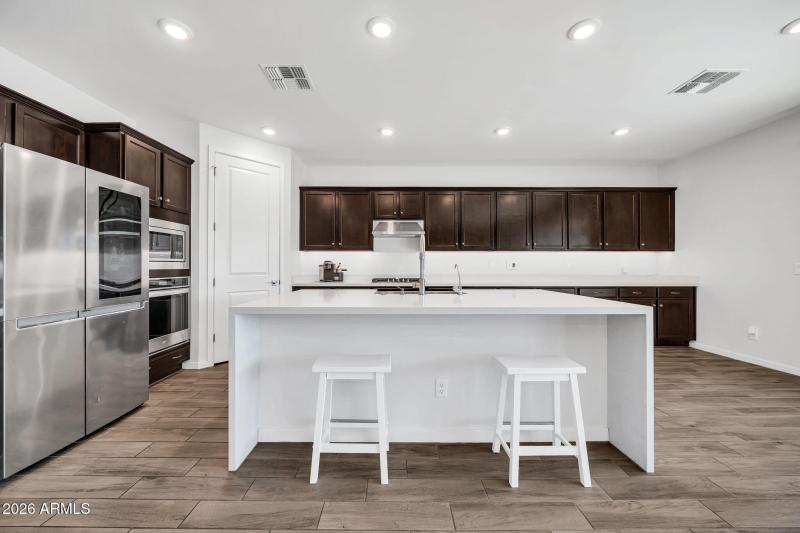 17259 W Butler Ave-13