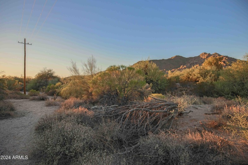 6839 E CAREFREE HWY-5