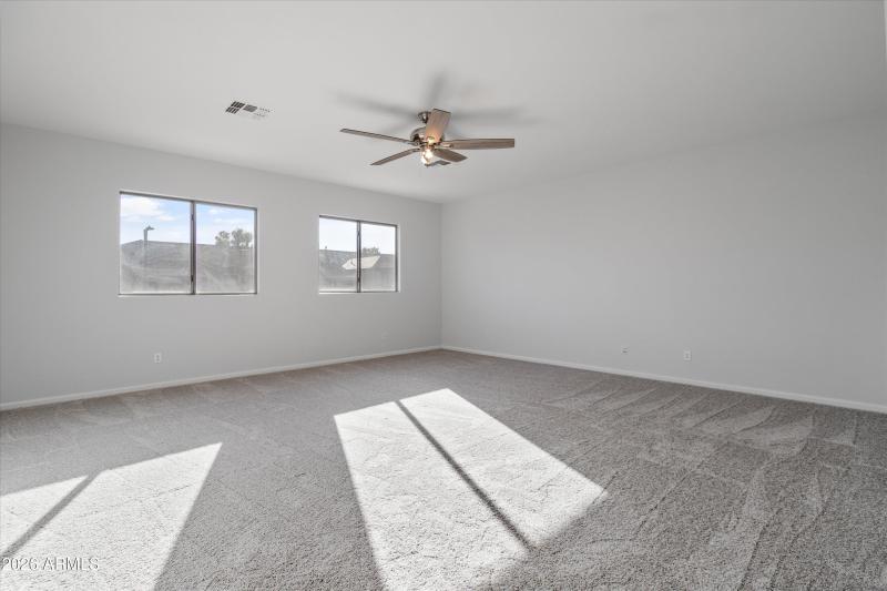 Entertained room or 5th Bedroom