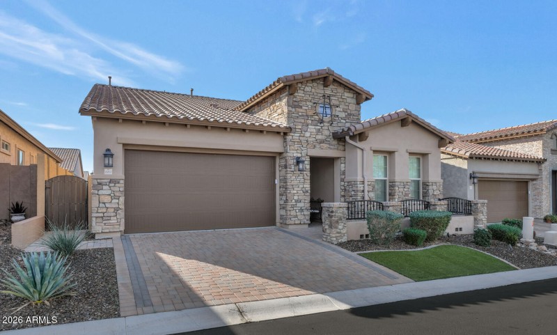 6919 E Russell St-large-002-016-6919 E R