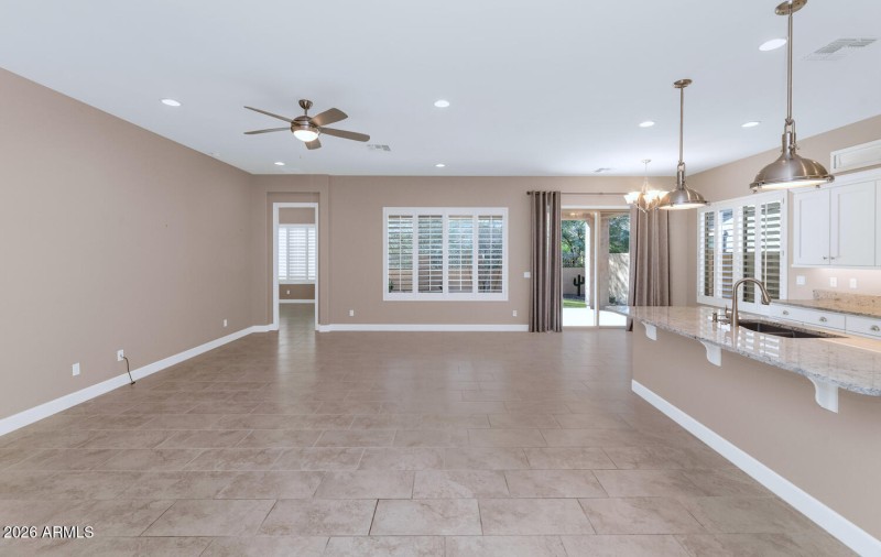 6919 E Russell St-large-003-027-6919 E R