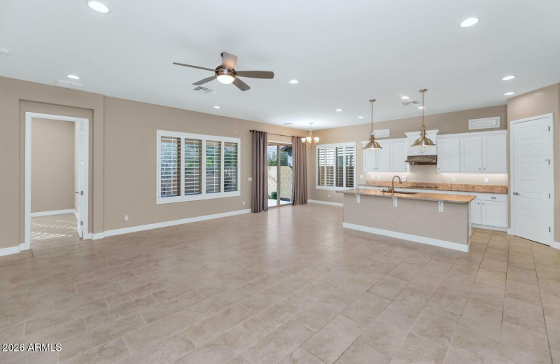 6919 E Russell St-large-006-029-6919 E R