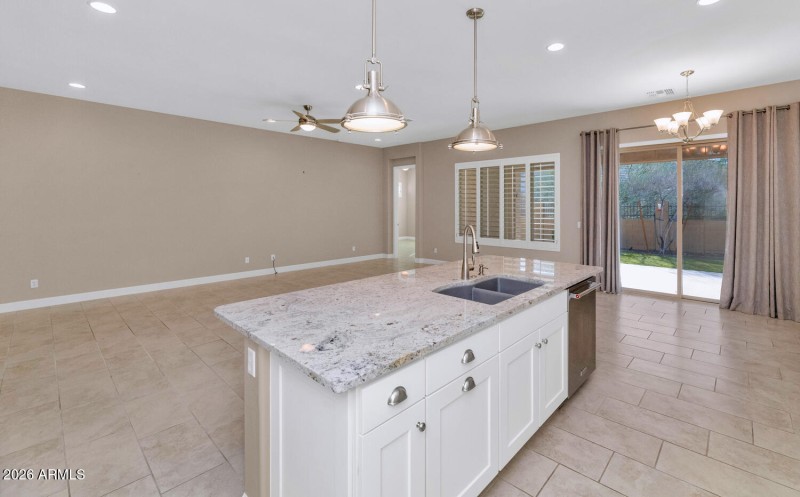 6919 E Russell St-large-012-018-6919 E R