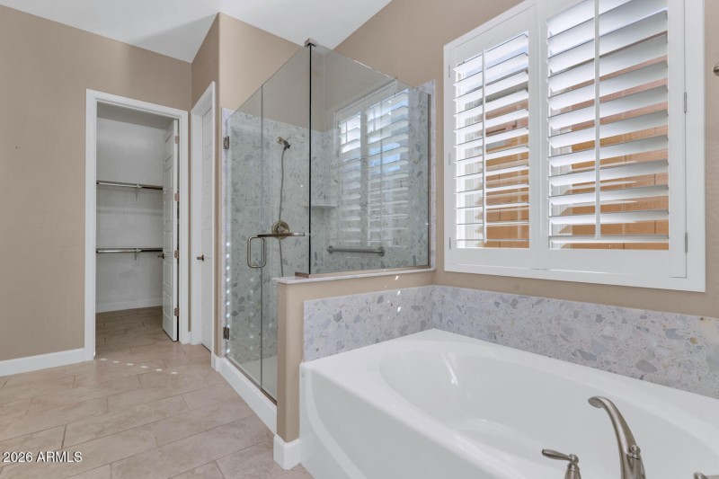 6919 E Russell St-large-016-031-6919 E R