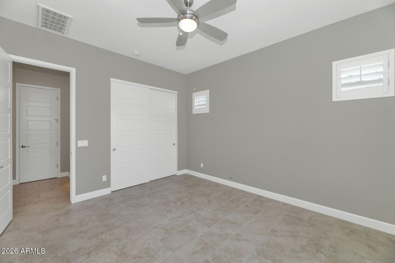 6919 E Russell St-large-022-008-6919 E R