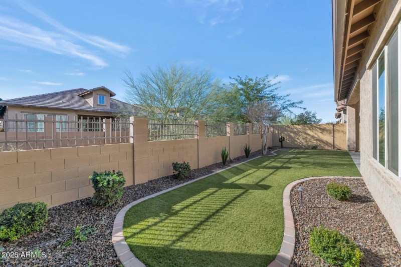 6919 E Russell St-large-030-028-6919 E R