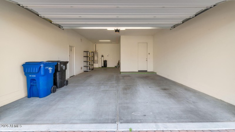 6919 E Russell St-large-031-009-6919 E R