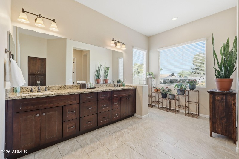 Great space for freestanding tub