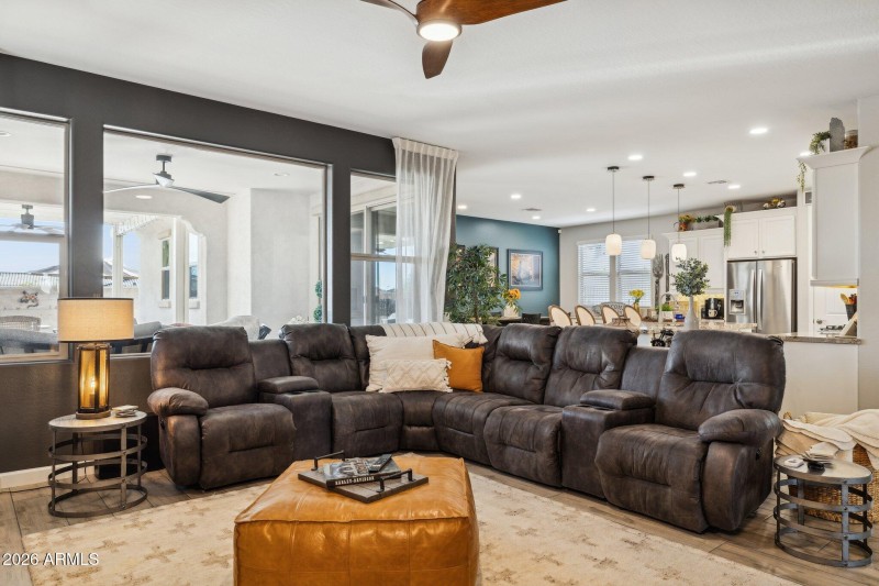 7-web-or-mls-20741-w-minnezona-ave