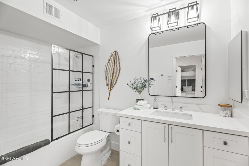 Guest Bath Tub/Shower