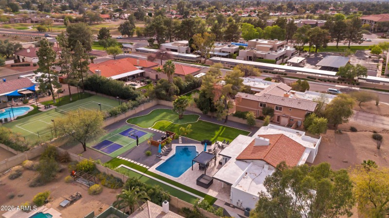 24,851 SF Entertainers Lot