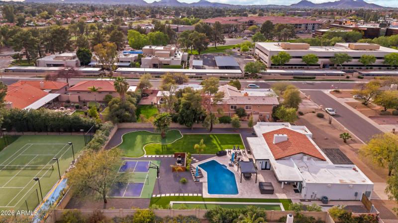 24,851 SF Entertainers Lot