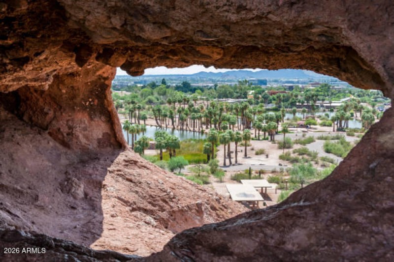 papago park hole in rock