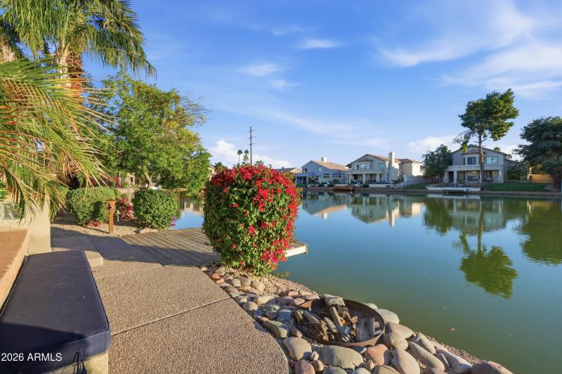 Excellent lake position