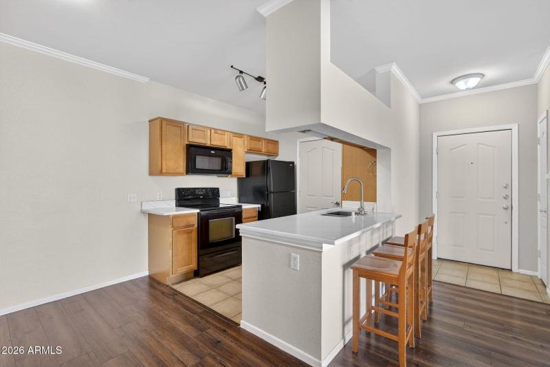 Large Kitchen Peninsula