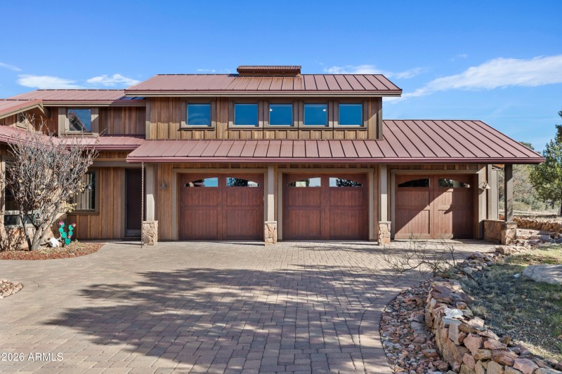 8-Garage