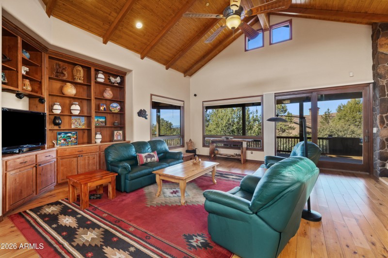 12-Living Room (1)