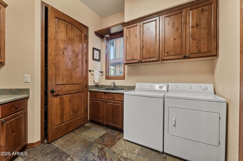 31-Laundry Room (1)