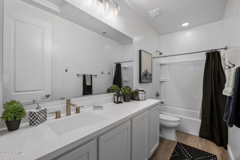 27 - Upstairs Bath 2