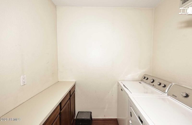 815 Laundry Room (1)