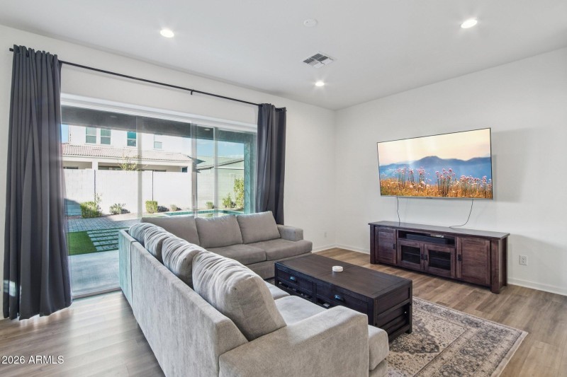 5-web-or-mls-W Montecito Ave-S1501-005