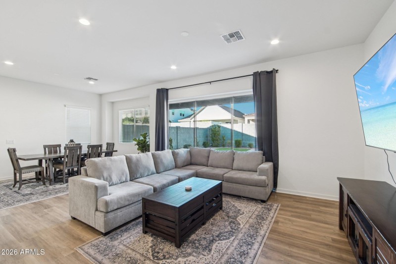 6-web-or-mls-W Montecito Ave-S1501-007