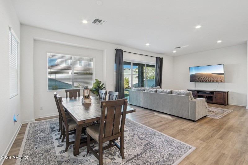 9-web-or-mls-W Montecito Ave-S1501-010