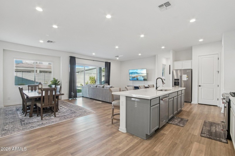 12-web-or-mls-W Montecito Ave-S1501-013