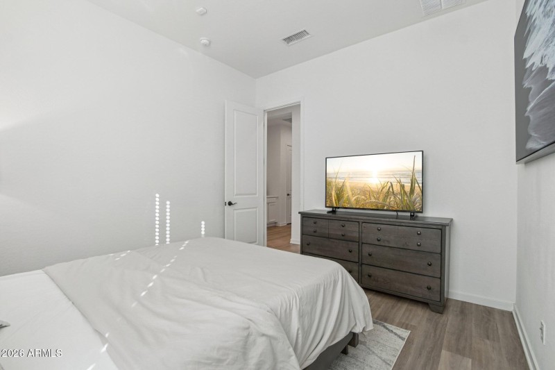 17-web-or-mls-W Montecito Ave-S1501-018