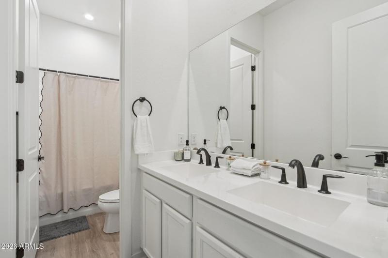 18-web-or-mls-W Montecito Ave-S1501-019