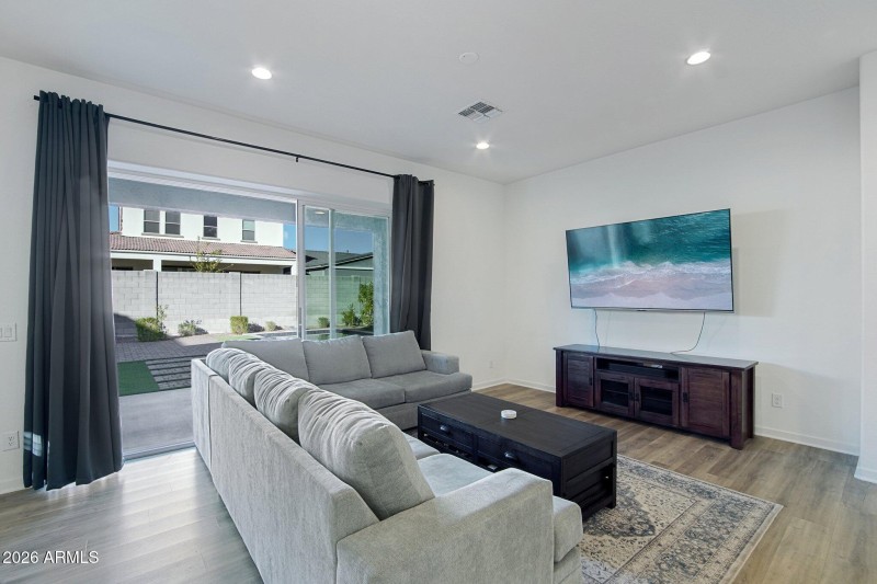 32-web-or-mls-W Montecito Ave-S1501-006