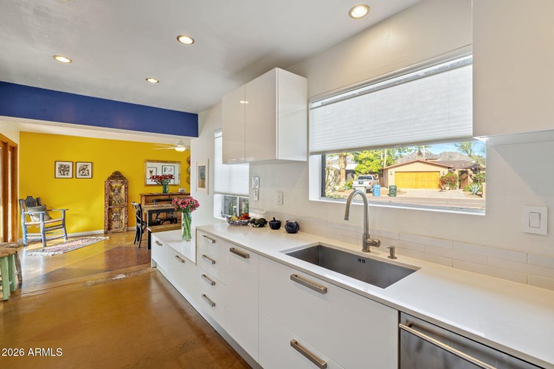 3215 E Missouri Ave, Phoenix 85018