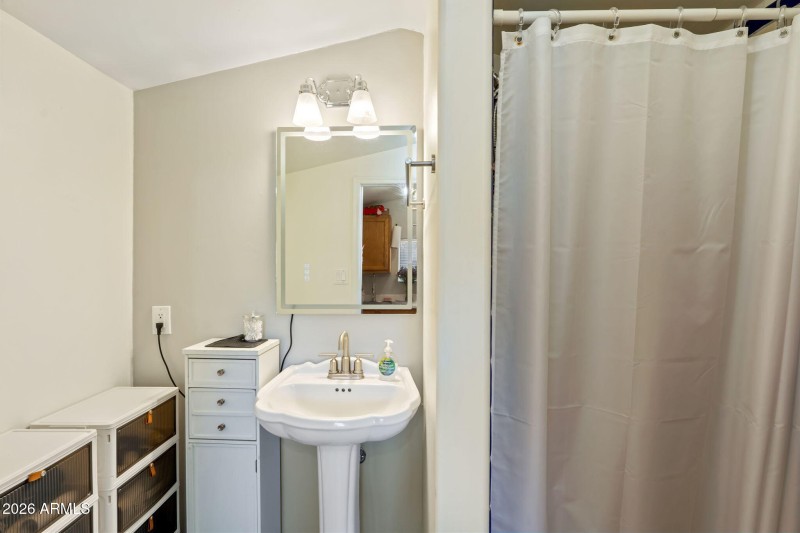 3215 E Missouri Ave, Phoenix 85018