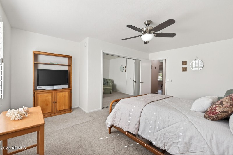 Lrg Guest Bedroom towards Hall