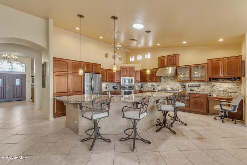 Large Island with Bar Seating