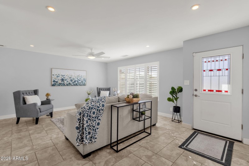 7-web-or-mls-8520-e-plaza-ave