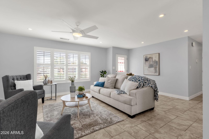 9-web-or-mls-8520-e-plaza-ave