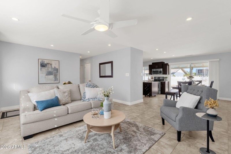 10-web-or-mls-8520-e-plaza-ave