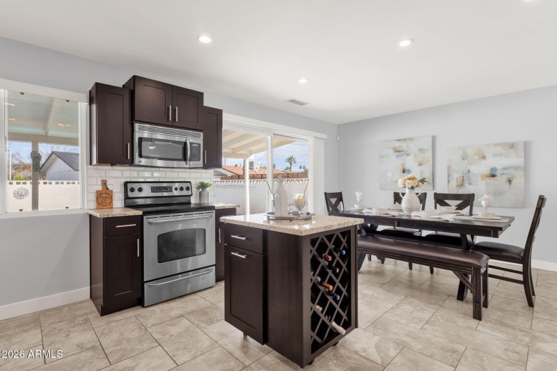 16-web-or-mls-8520-e-plaza-ave