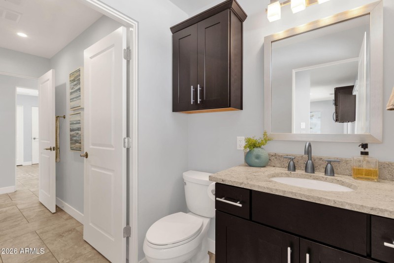 18-web-or-mls-8520-e-plaza-ave