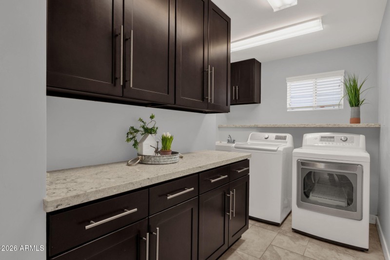 22-web-or-mls-8520-e-plaza-ave