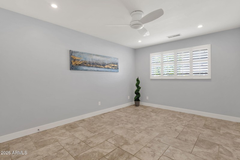 23-web-or-mls-8520-e-plaza-ave